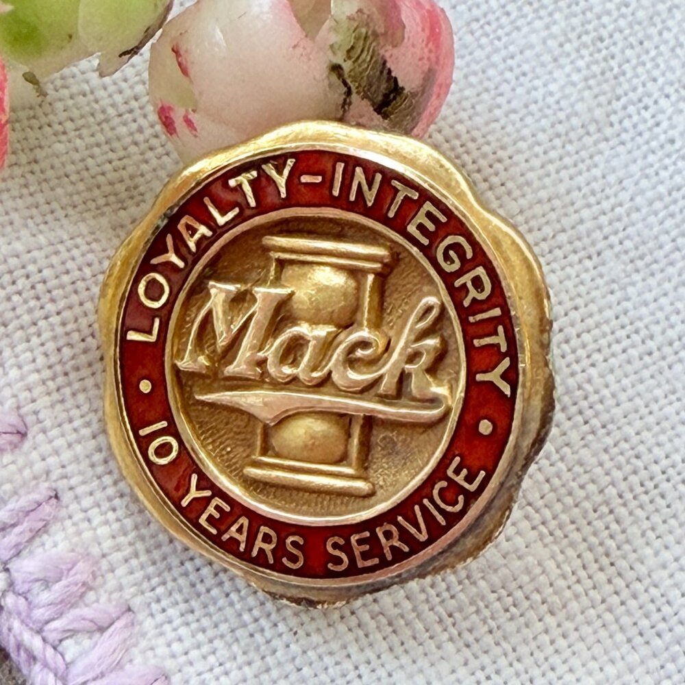 Vintage 1940s 50s MACK TRUCK 10K gold filled GF enamel 10 year Service Pin